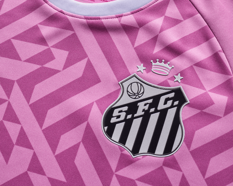 Novo uniforme do Santos para a campanha do Outubro Rosa em 2026 (Foto: Divulgação)